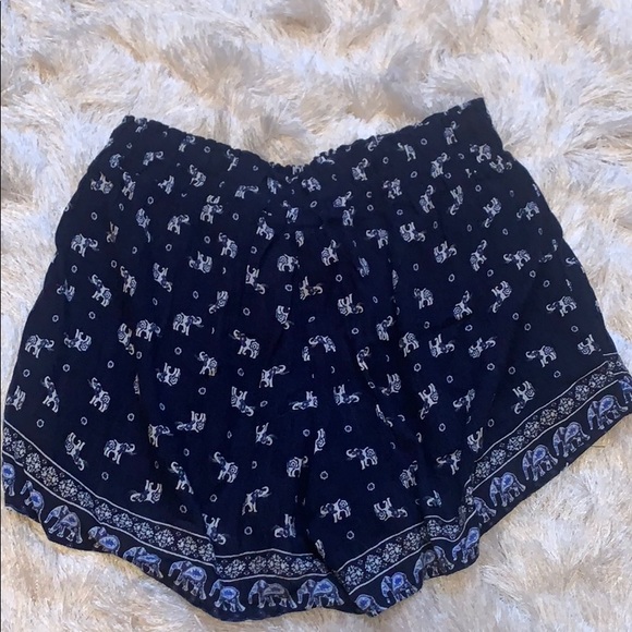 Francesca’s Built-In Belted Shorts. - Picture 3 of 5